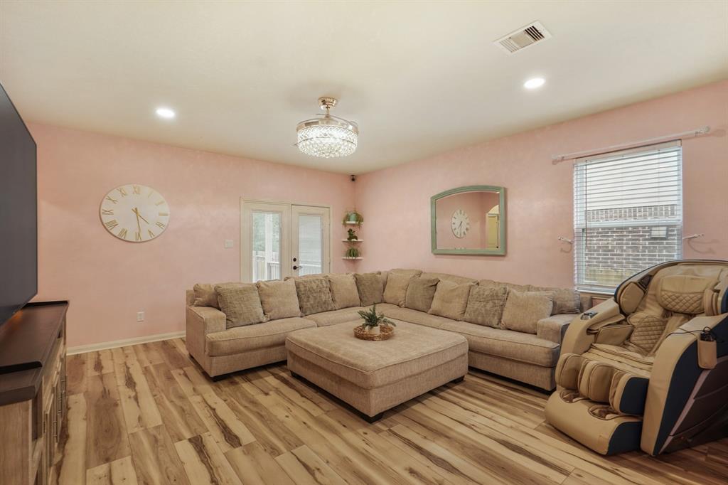 8858 Oval Glass Street, Conroe, Texas image 8