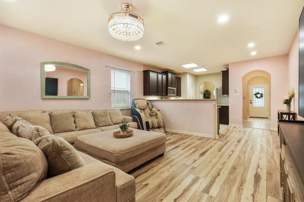 8858 Oval Glass Street, Conroe, Texas image 9