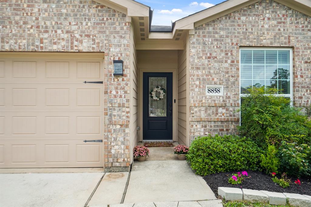 8858 Oval Glass Street, Conroe, Texas image 2