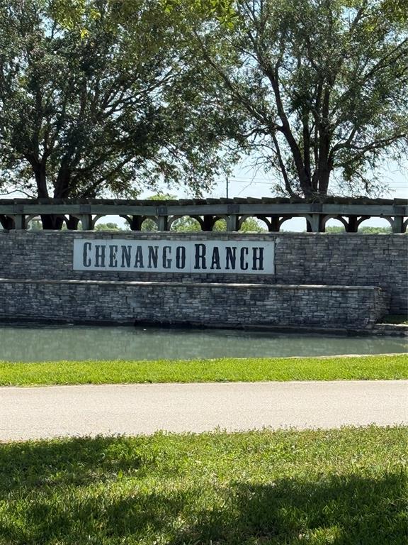 21910 Chenango Lake Drive, Angleton, Texas image 1