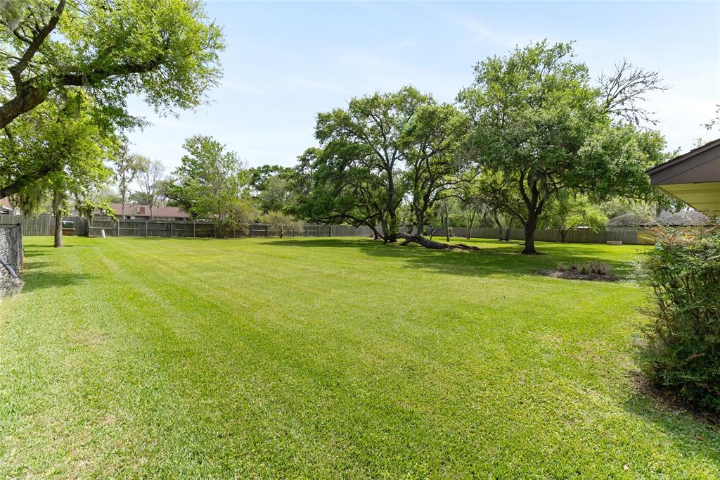 1007 Oleander Street, Lake Jackson, Texas image 38