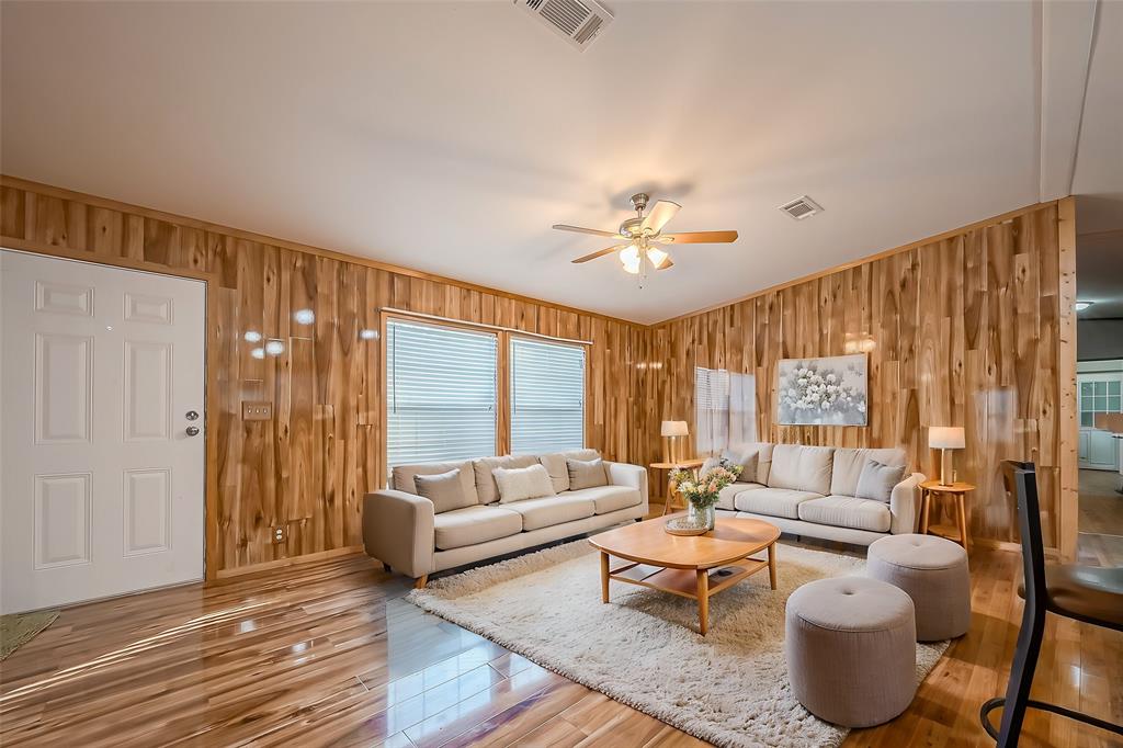 700 Pineview