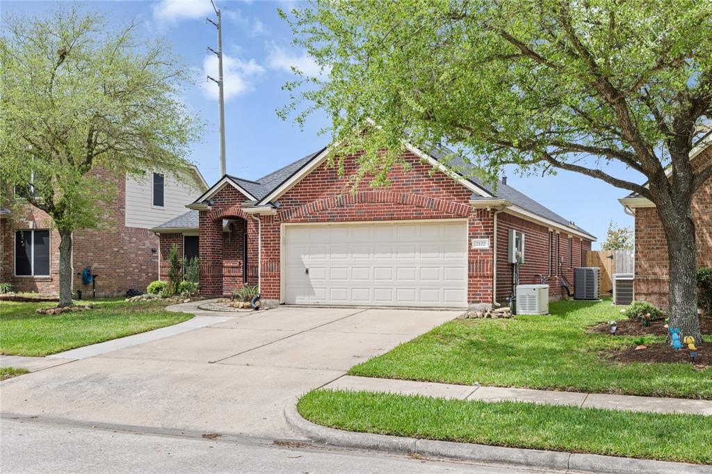 2122 Longwood Drive, Deer Park, Texas image 2