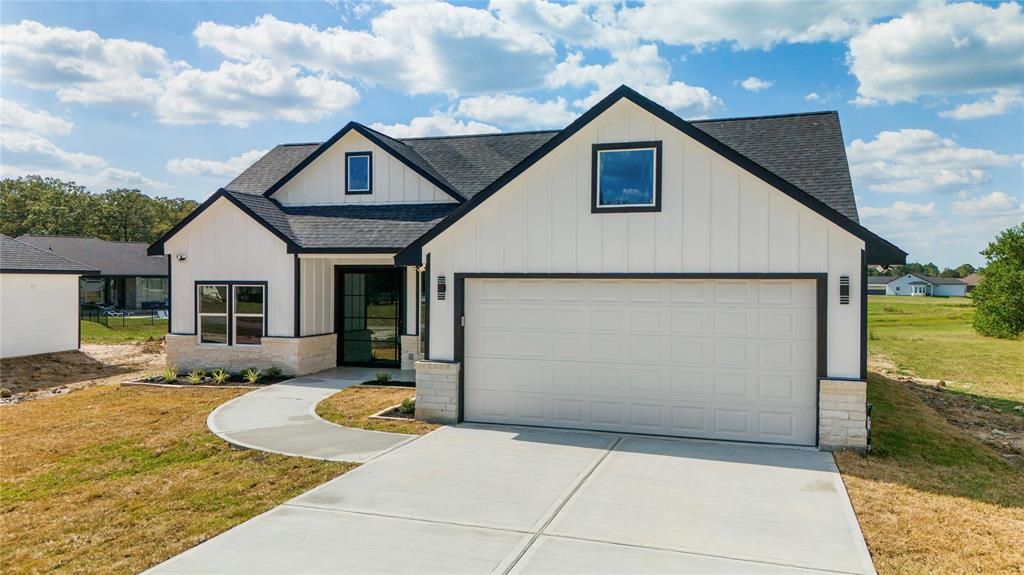 42 Meadow Lake Drive, Trinity, Texas image 1