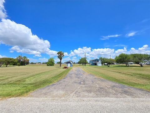 Photo of 937 Bayview Drive, Palacios, TX 77465 (MLS # 73664667)