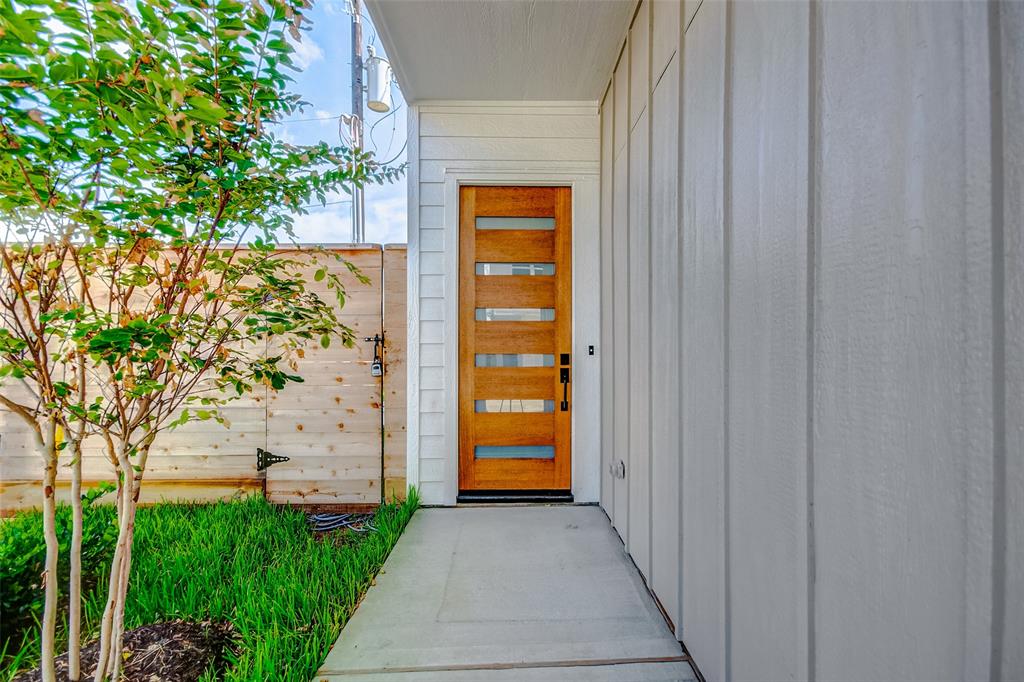 7710 Sky Dweller Drive, Houston, Texas image 4
