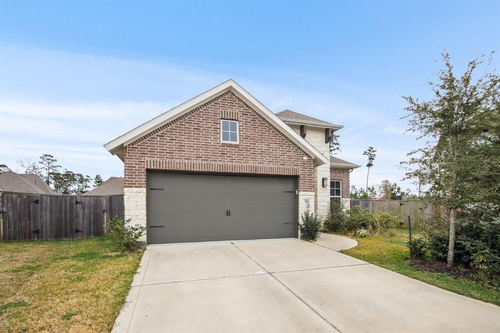 569 Cedar Harbor Court, Conroe, Texas image 2