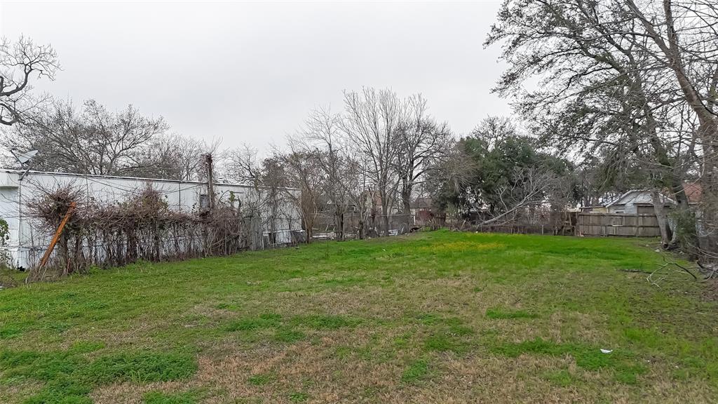 208 W Pitts Avenue, Pasadena, Texas image 4