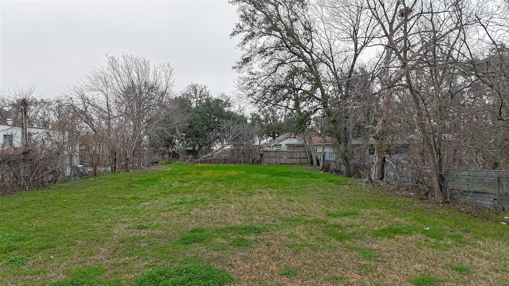 208 W Pitts Avenue, Pasadena, Texas image 2