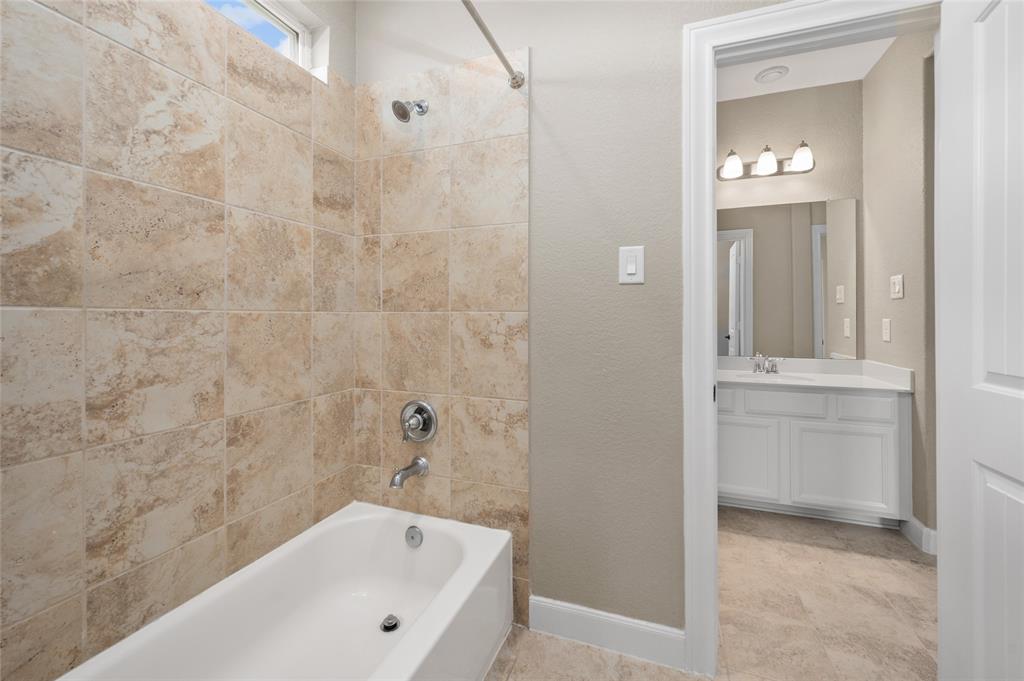 14014 Phelps Drive, Mont Belvieu, Texas image 33