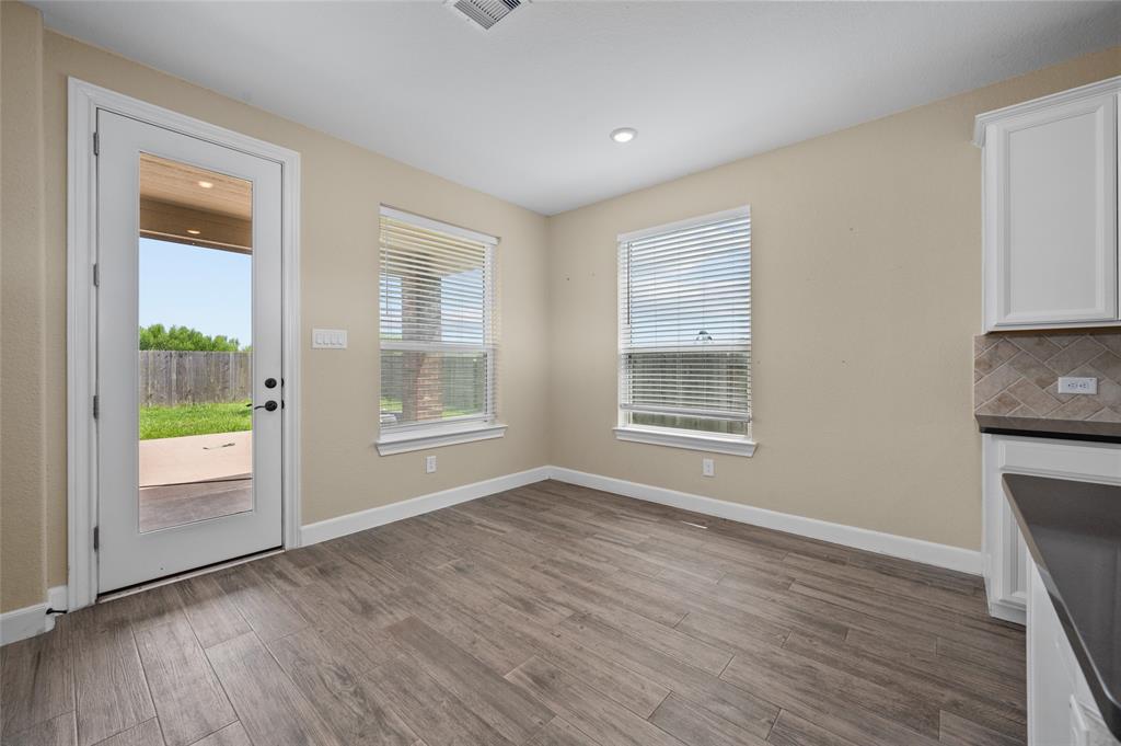 14014 Phelps Drive, Mont Belvieu, Texas image 16