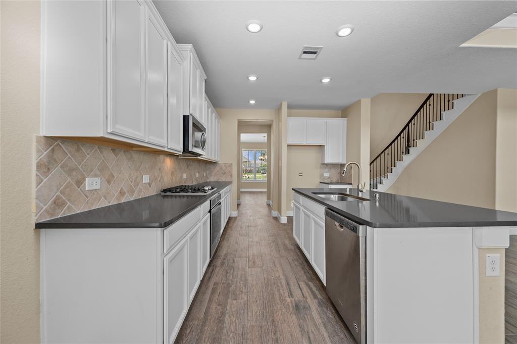 14014 Phelps Drive, Mont Belvieu, Texas image 14