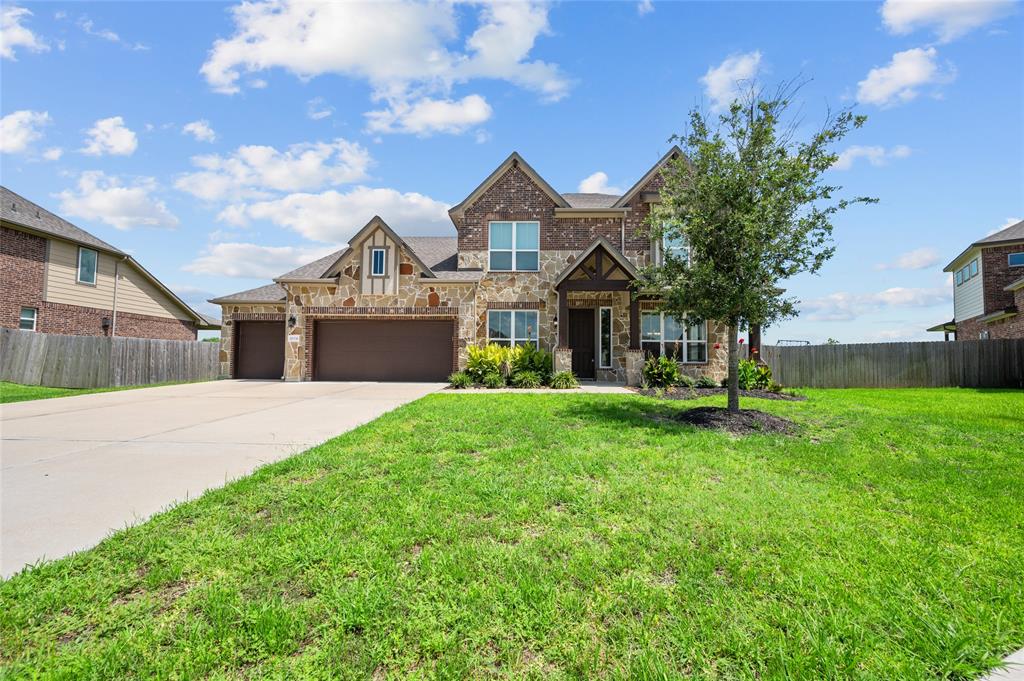 14014 Phelps Drive, Mont Belvieu, Texas image 2