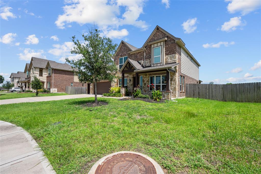 14014 Phelps Drive, Mont Belvieu, Texas image 3