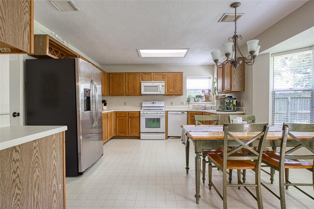 16823 Scenic Gardens Drive, Spring, Texas image 12