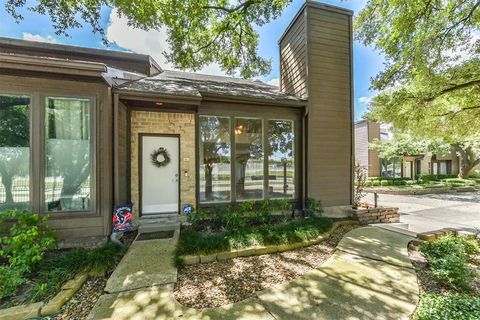 Photo of 2601 S Braeswood Boulevard #105, Houston, TX 77025 (MLS # 21266004)