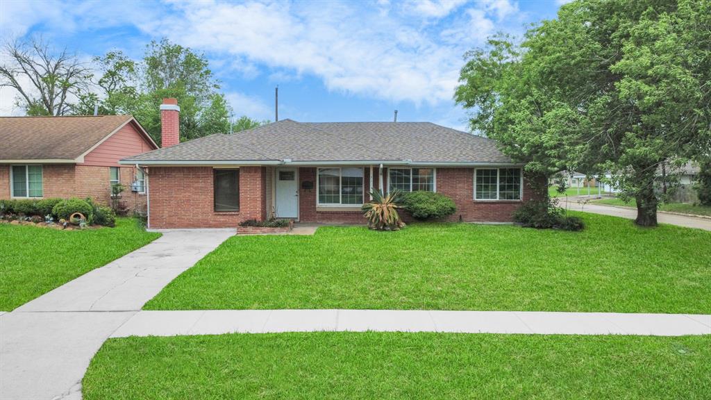 3111 Tanglebriar Drive, Pasadena, Texas image 2