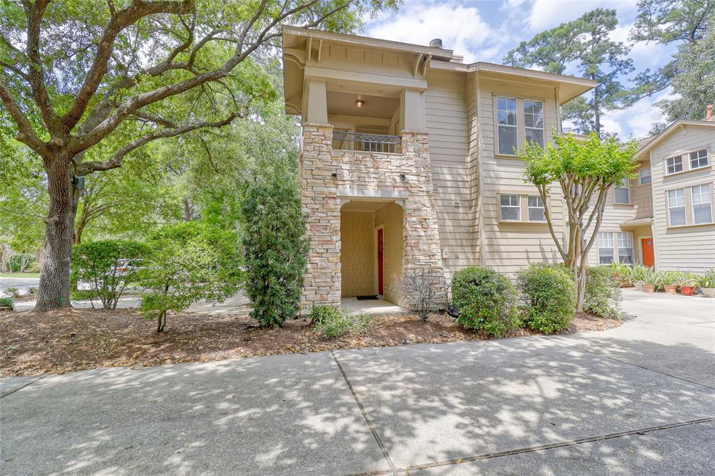 74 Scarlet Woods Court, The Woodlands, Texas image 3