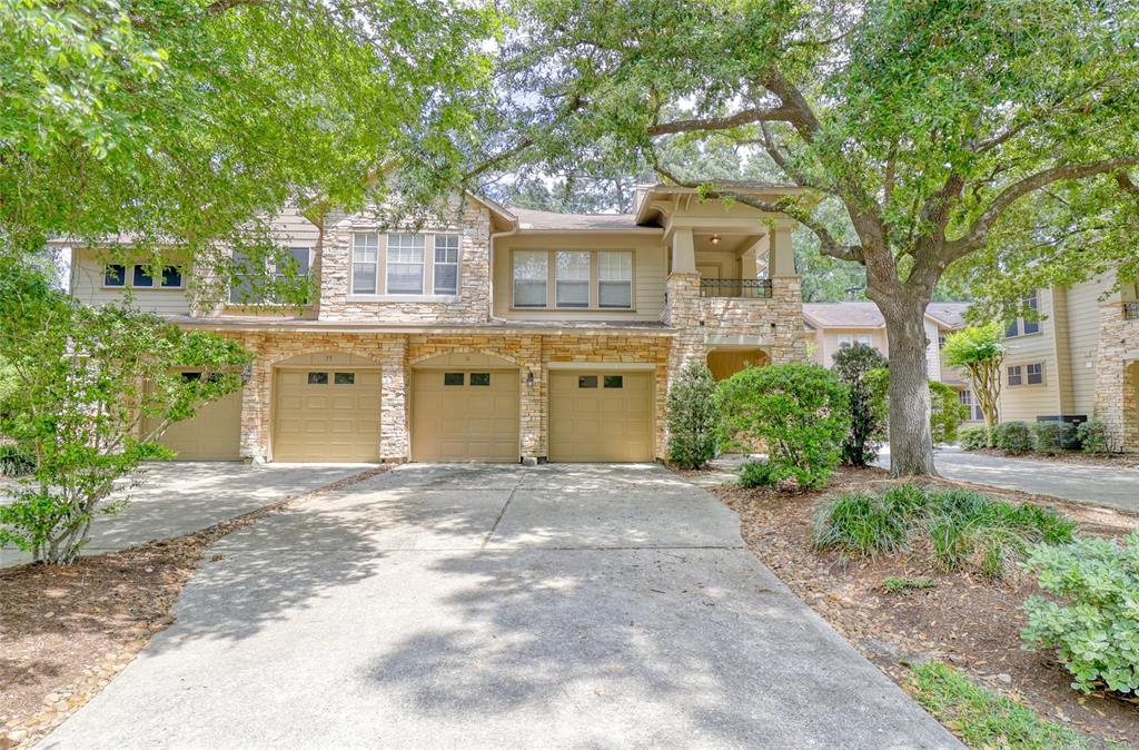 74 Scarlet Woods Court, The Woodlands, Texas image 2
