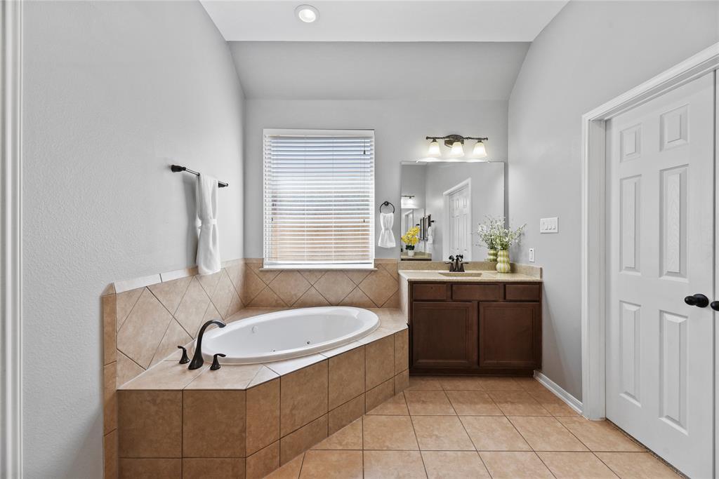 10506 Star Thistle Court, Cypress, Texas image 20