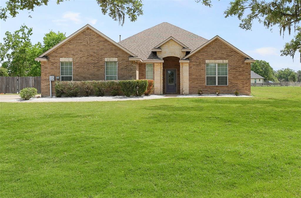 1132 Quarter Horse Trail, Angleton, Texas image 2