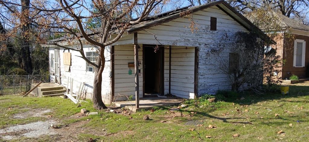 1007 S Scullin Avenue, Denison, Texas image 1