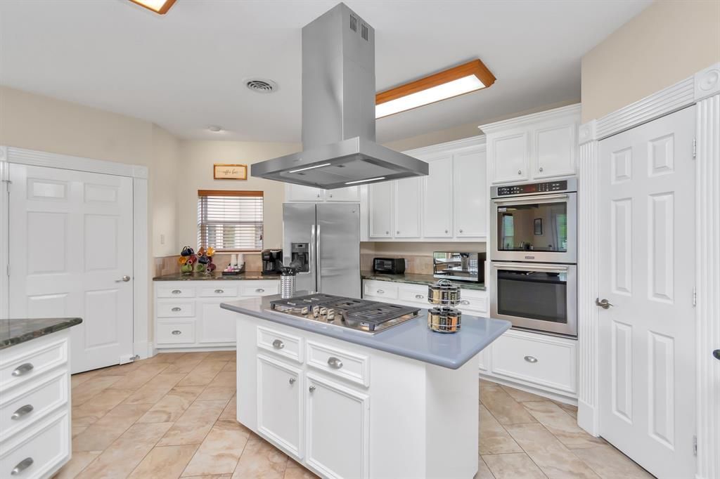 Photo of 1730 Lakeshore Drive, Kingwood, TX 77339 (MLS # 75856716)