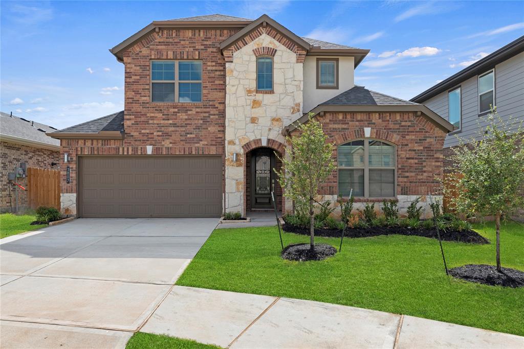 2707 Red Rosehip Drive, Richmond, Texas image 2