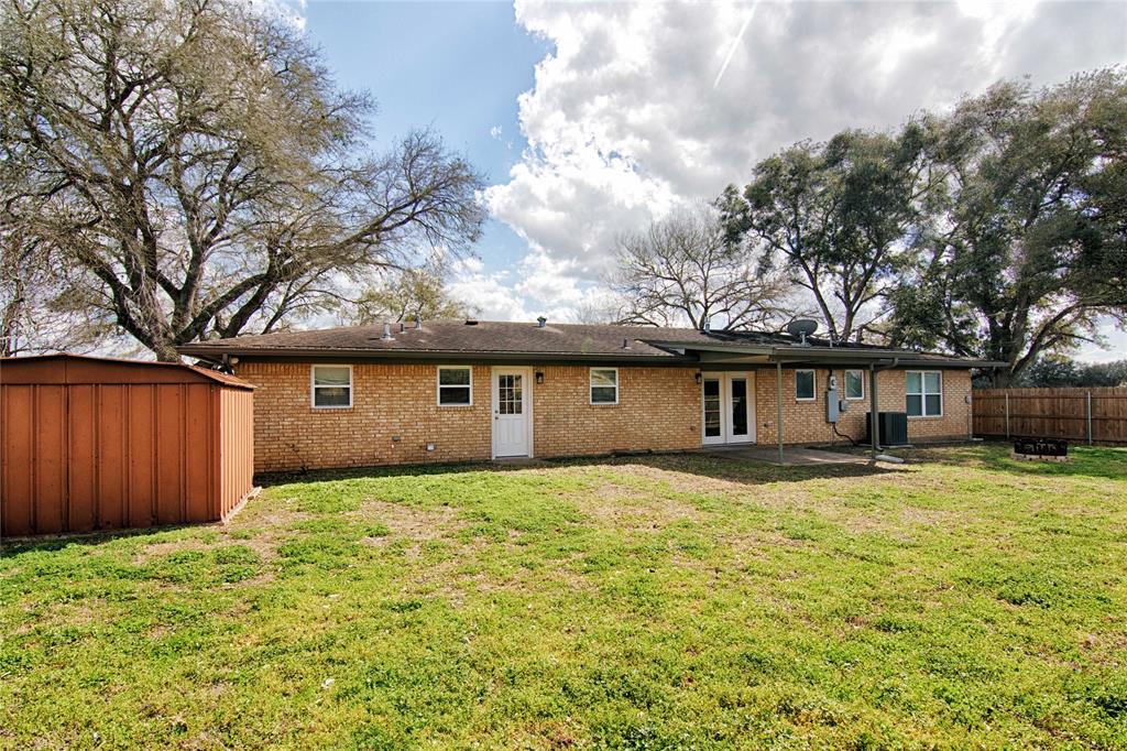 221 W Wagner Street, Shiner, Texas image 25