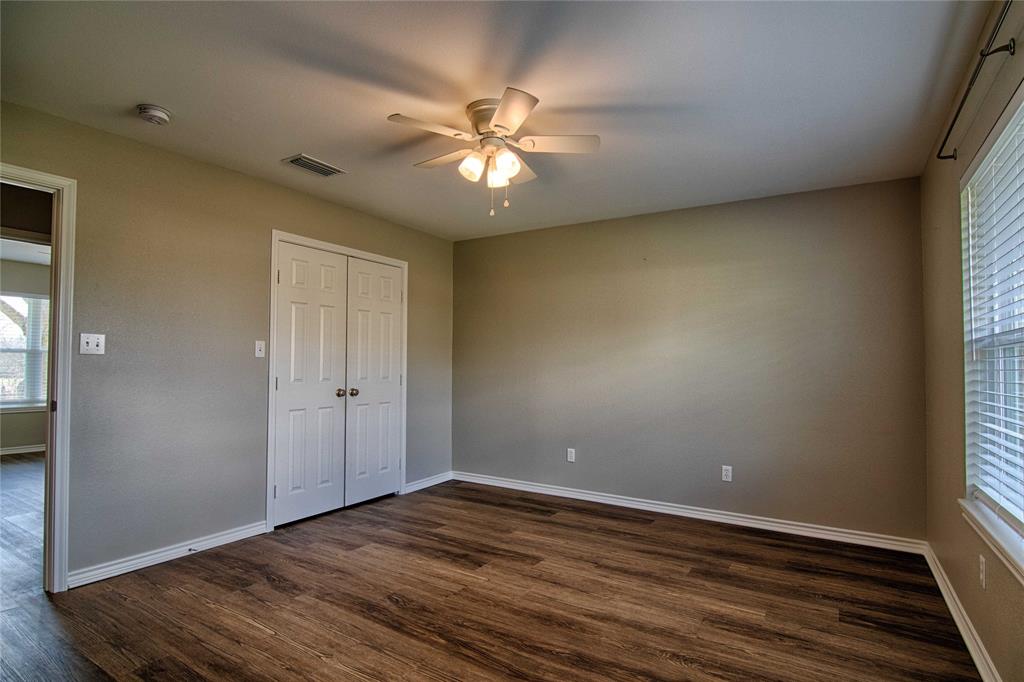 221 W Wagner Street, Shiner, Texas image 11