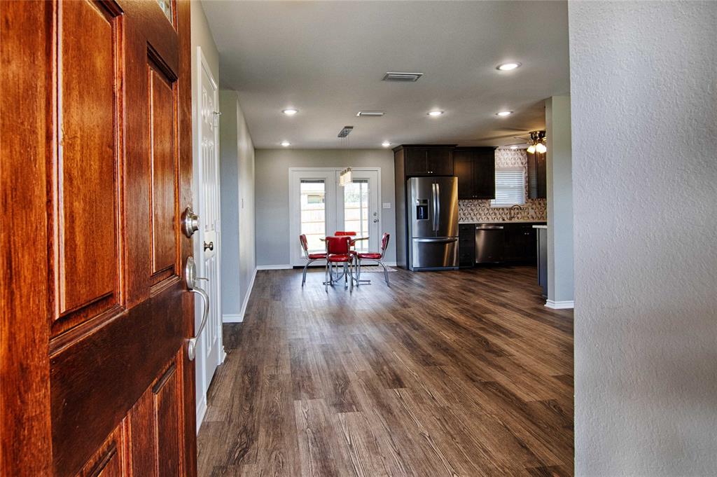 221 W Wagner Street, Shiner, Texas image 4