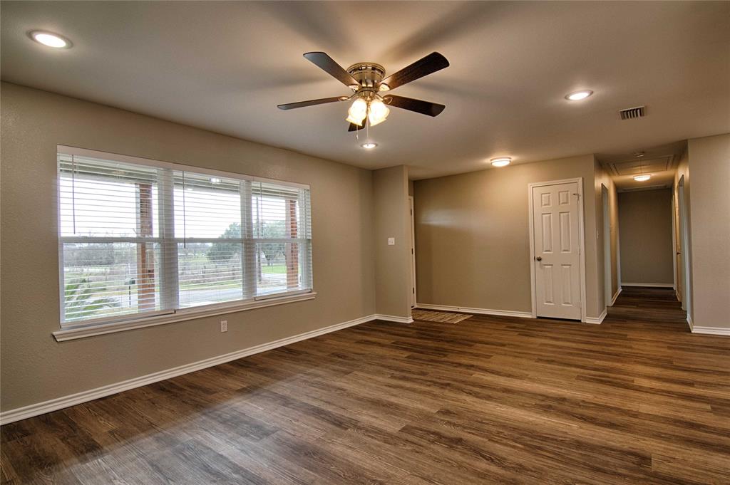 221 W Wagner Street, Shiner, Texas image 5