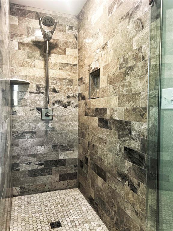 221 W Wagner Street, Shiner, Texas image 13