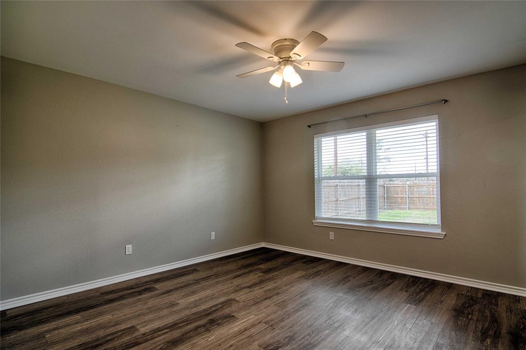 221 W Wagner Street, Shiner, Texas image 10