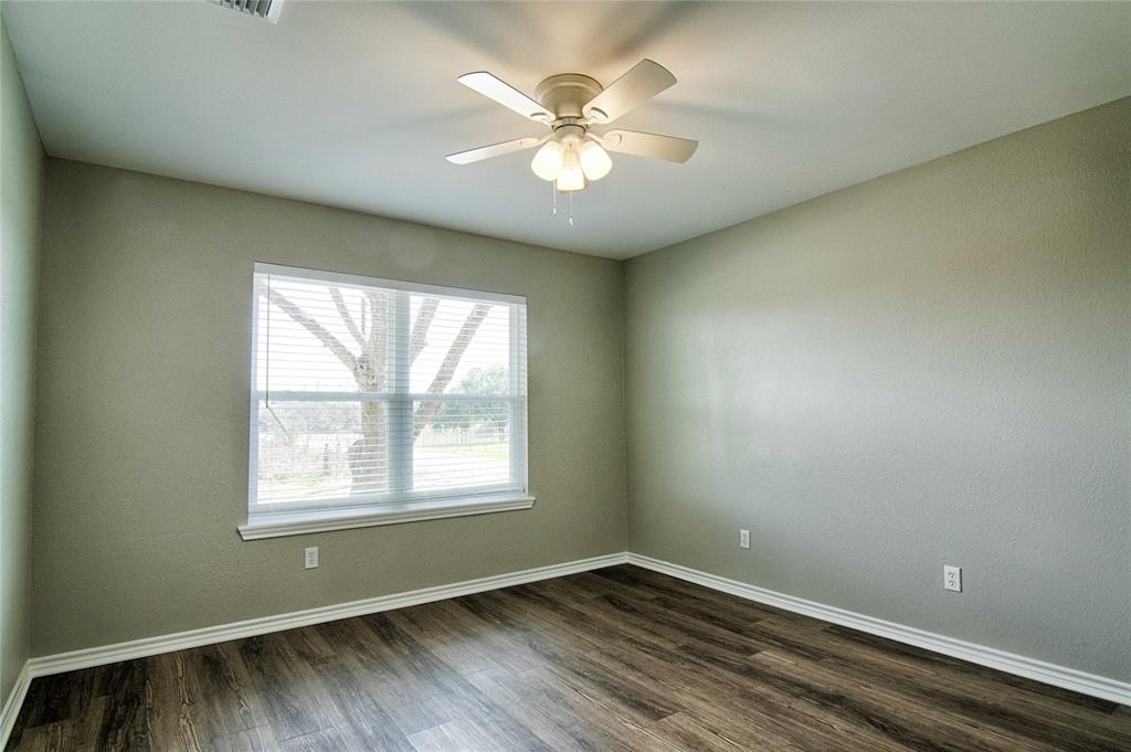 221 W Wagner Street, Shiner, Texas image 14