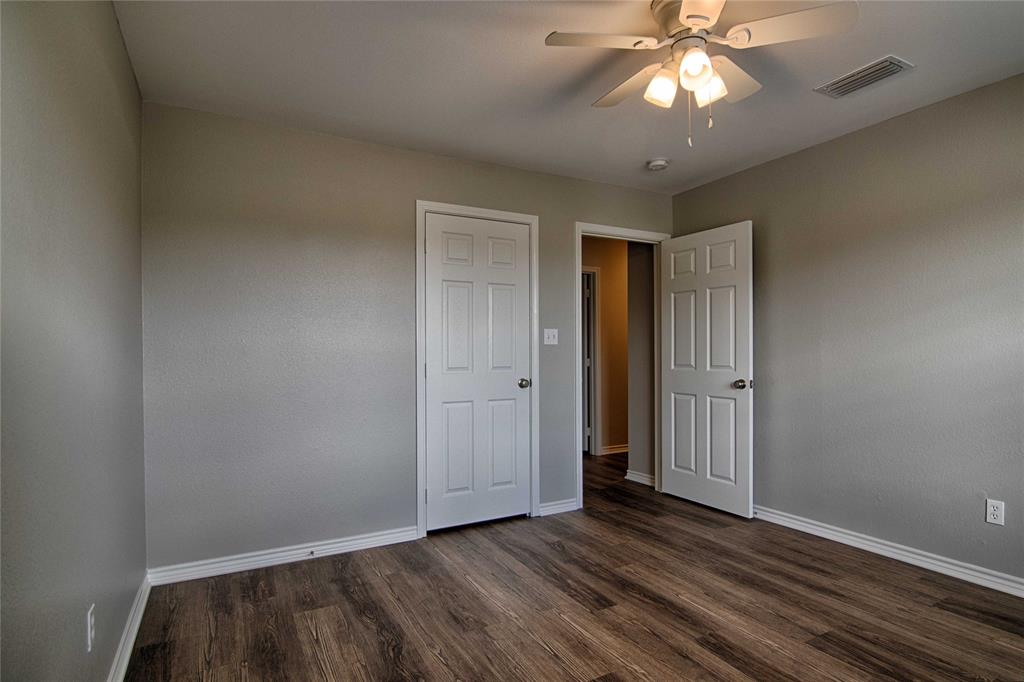 221 W Wagner Street, Shiner, Texas image 15