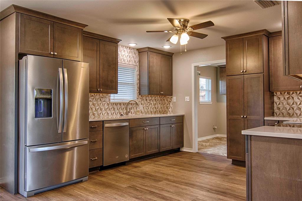 221 W Wagner Street, Shiner, Texas image 7