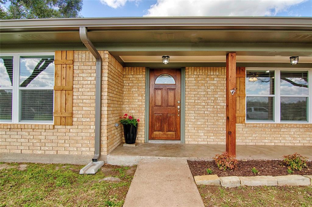 221 W Wagner Street, Shiner, Texas image 3