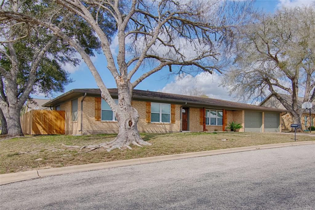 221 W Wagner Street, Shiner, Texas image 26