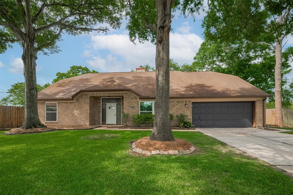 2543 Forge Stone Drive, Friendswood, Texas image 1