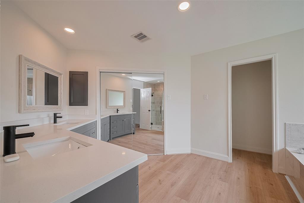 2543 Forge Stone Drive, Friendswood, Texas image 13