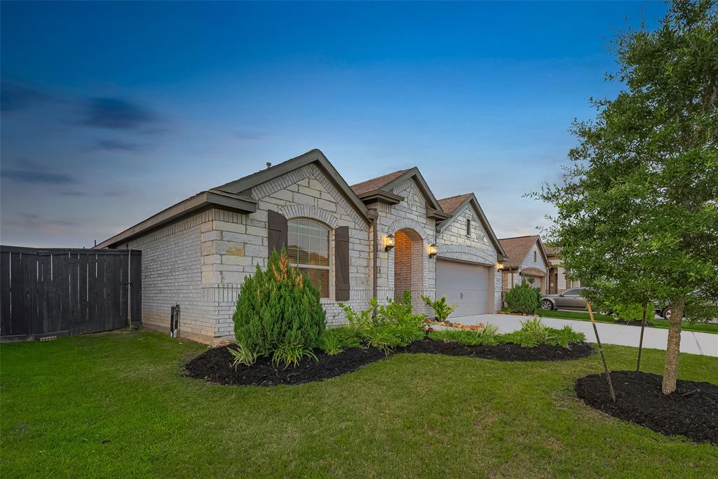 918 Vidalia Onion Drive, Richmond, Texas image 2