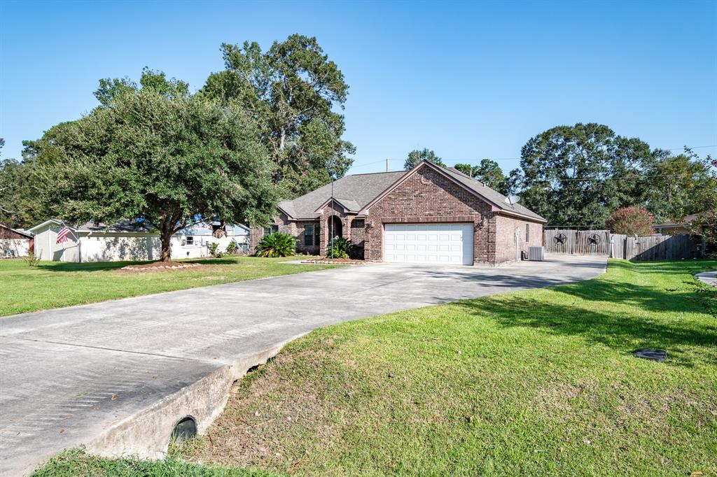 2015 Venus Drive, New Caney, Texas image 4