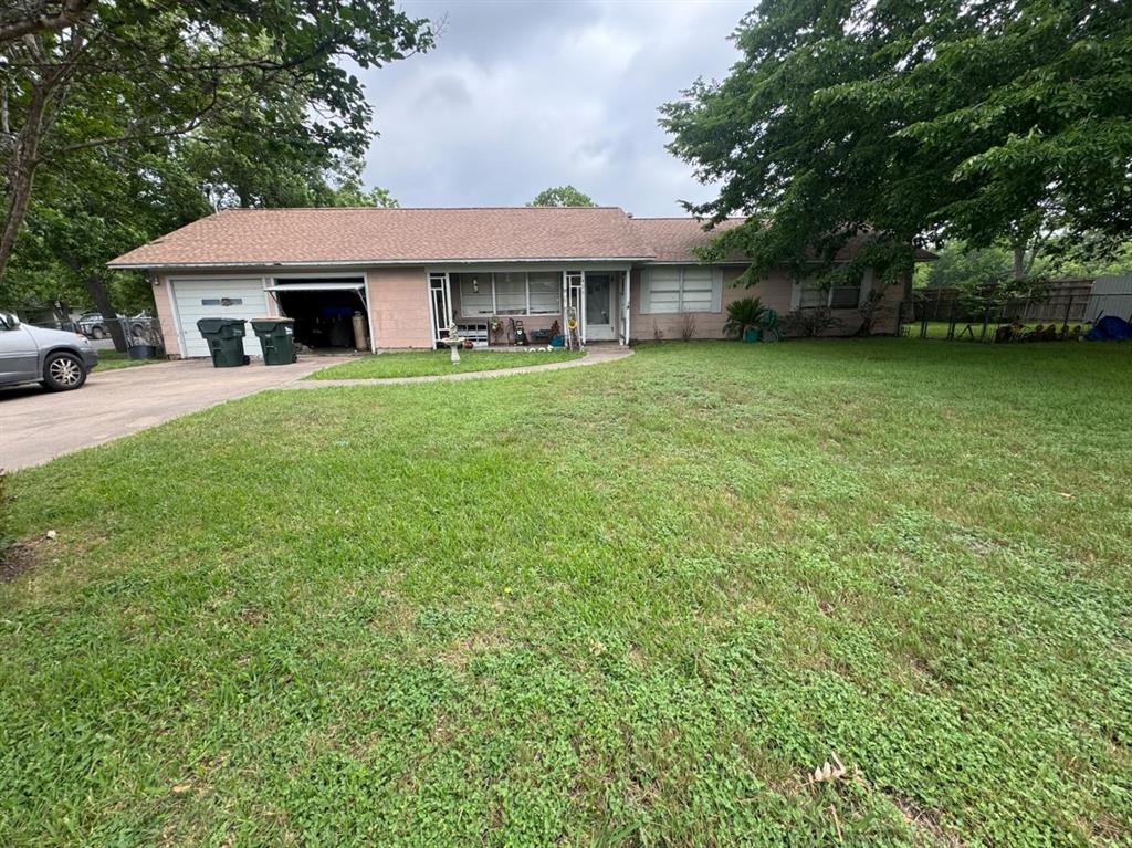 406 W North Street, Weimar, Texas image 1
