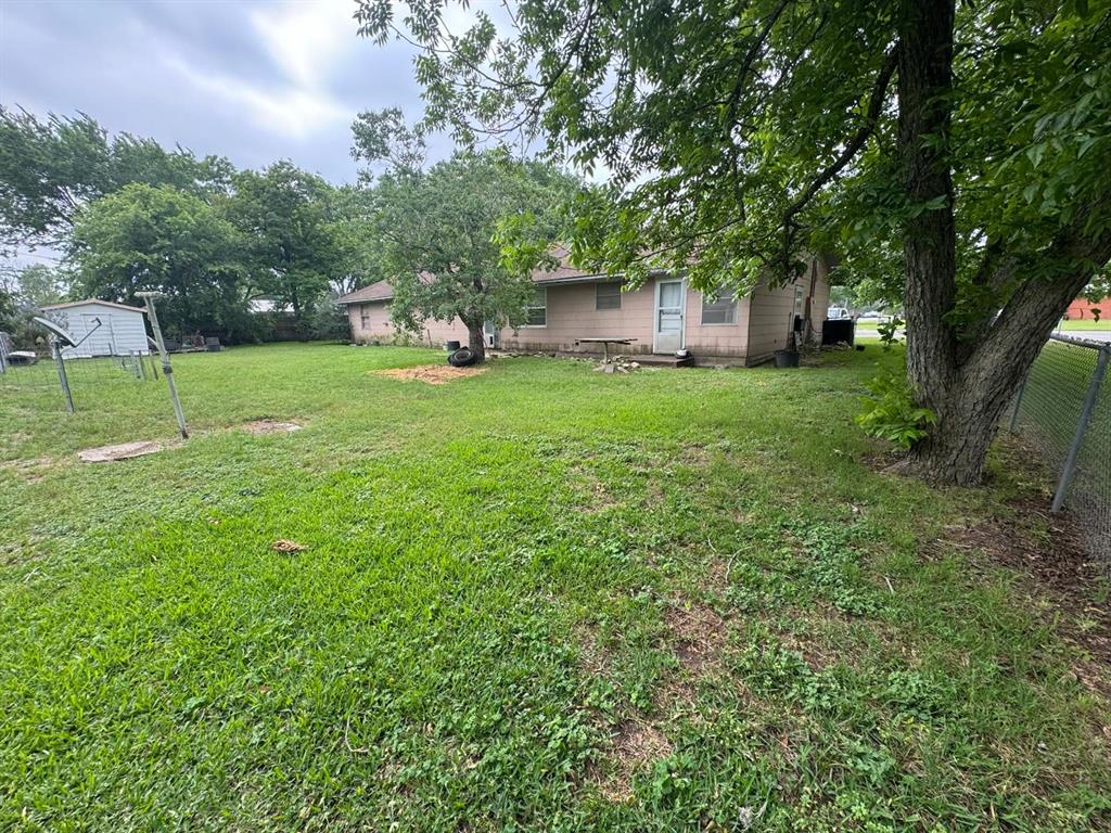 406 W North Street, Weimar, Texas image 25