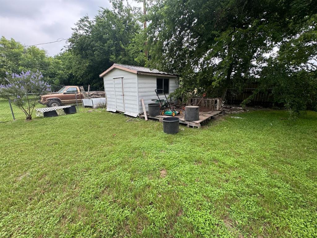 406 W North Street, Weimar, Texas image 24