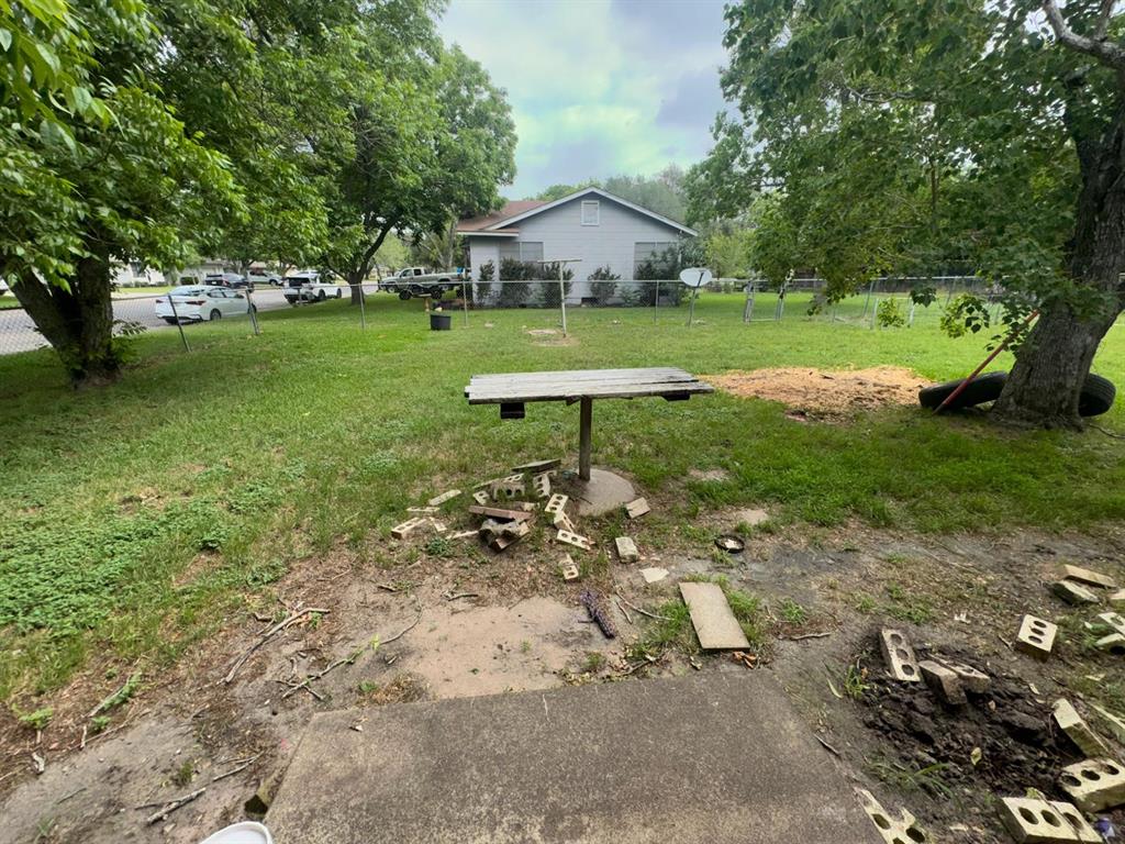 406 W North Street, Weimar, Texas image 23