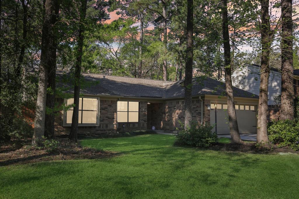 55 Sylvan Forest Drive, The Woodlands, Texas image 2