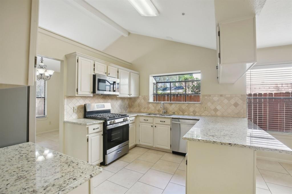 55 Sylvan Forest Drive, The Woodlands, Texas image 11