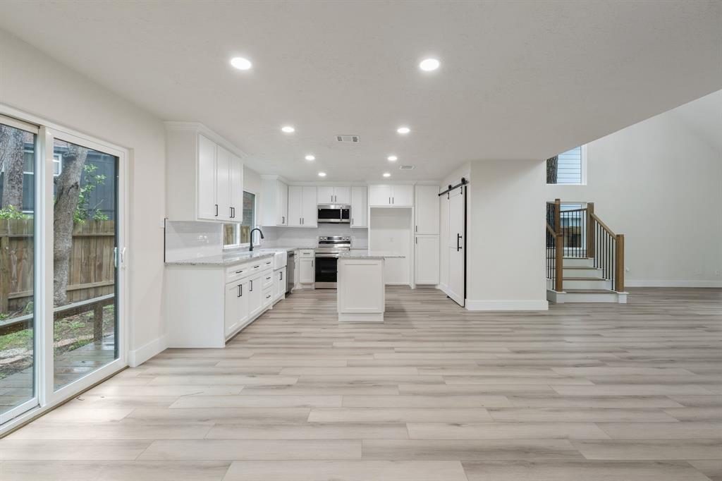 8 Dewthread Court, The Woodlands, Texas image 11